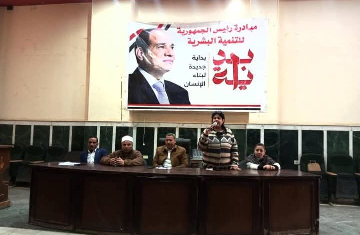 محافظ المنيا: برامج توعية متكاملة للأخصائيين بالمدارس حول القضايا الاجتماعية