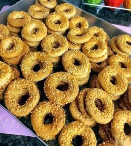 طريقة عمل الكعك بالسمسم 