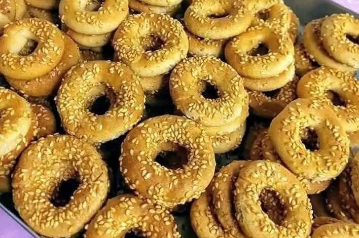 طريقة عمل الكعك بالسمسم 