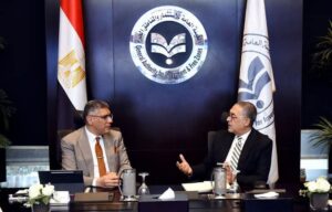 محافظ الجيزة يبحث مع الرئيس التنفيذي للهيئة العامة للاستثمار سبل الترويج للفرص الاستثمارية 2 محافظ الجيزة يبحث مع الرئيس التنفيذي للهيئة العامة للاستثمار سبل الترويج للفرص الاستثمارية
