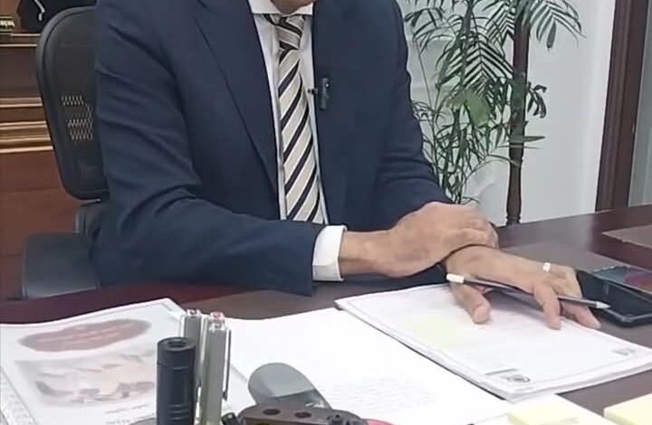 محافظ قنا يطمئن على رئيس مدينة دشنا بعد تعرضه لاعتداء ويؤكد: لن نتهاون في تطبيق القانون 1 محافظ قنا يطمئن على رئيس مدينة دشنا بعد تعرضه لاعتداء ويؤكد: لن نتهاون في تطبيق القانون