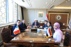 عاشور يستقبل السفير الفرنسي لمتابعة تحضيرات المؤتمر المصري الفرنسي 