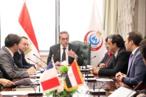 وزير الصحة يستقبل السفير الفرنسي بالقاهرة لبحث سبل التعاون فى مجال الرعاية الصحية 2 وزير الصحة يستقبل السفير الفرنسي بالقاهرة لبحث سبل التعاون فى مجال الرعاية الصحية