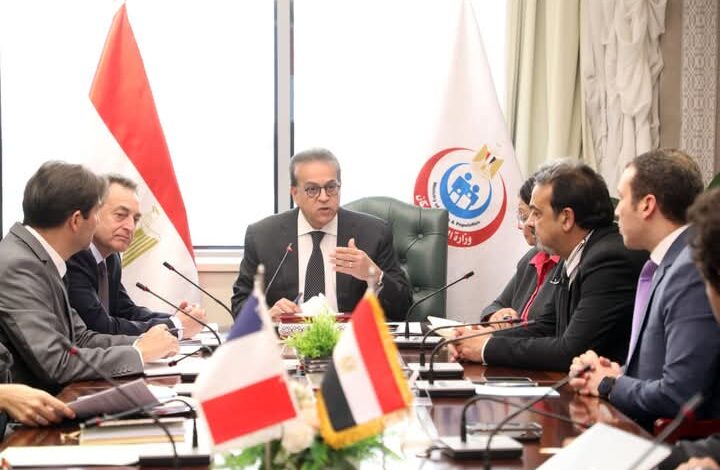 وزير الصحة يستقبل السفير الفرنسي بالقاهرة لبحث سبل التعاون فى مجال الرعاية الصحية 1 وزير الصحة يستقبل السفير الفرنسي بالقاهرة لبحث سبل التعاون فى مجال الرعاية الصحية