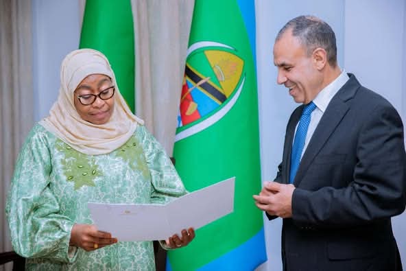 رسالة رئاسية لتعزيز العلاقات.. وزير الخارجية يلتقي رئيسة تنزانيا 1 رسالة رئاسية لتعزيز العلاقات.. وزير الخارجية يلتقي رئيسة تنزانيا