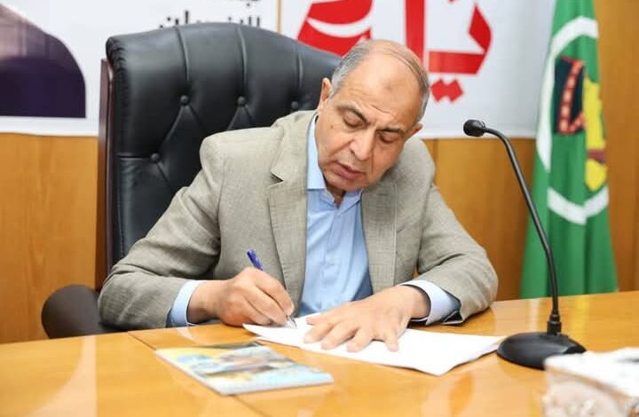 محافظ المنيا يعقد لقاء مع موظفى الشئون الإدارية والمركبات بالديوان العام بهدف تطوير الأداء 1 محافظ المنيا يعقد لقاء مع موظفى الشئون الإدارية والمركبات بالديوان العام بهدف تطوير الأداء