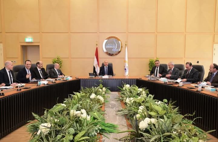 وزير الصناعة يترأس الجمعية العمومية العادية وغير العادية للشركة القابضة للنقل البحري والبري 1 وزير الصناعة يترأس الجمعية العمومية العادية وغير العادية للشركة القابضة للنقل البحري والبري