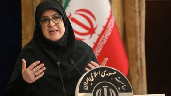 مسؤولة إيرانية: راتبي 630 دولارًا لا يكفي في ظل انهيار العملة