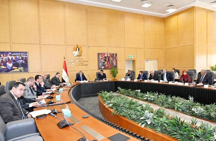 وزير الإسكان: مد فترة الإعفاء بنسبة 70% من غرامات التأخير للمستحقات المالية للوحدات والأراضي بالمدن الجديدة
