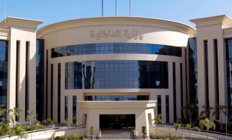 وزارة الداخلية تصدر بيان بشأن فيديو تحطيم سيارة فان 1 وزارة الداخلية تصدر بيان بشأن فيديو تحطيم سيارة فان