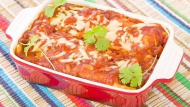 طريقة عمل صينية صدور الدجاج بالجبنة والتورتيلا