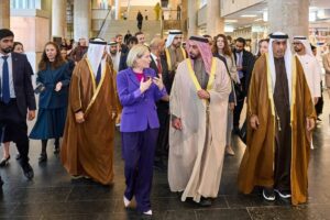 افتتاح معرض "أم الأمة" في متحف "تريتياكوف" للفنون التشكيلية في موسكو بحضور إماراتي 2 افتتاح معرض "أم الأمة" في متحف "تريتياكوف" للفنون التشكيلية في موسكو بحضور إماراتي