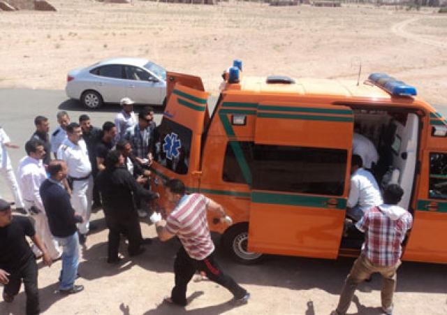 إصابة 4 أشخاص بينهم طفلان في انقلاب تروسيكل بالوقف شمال قنا