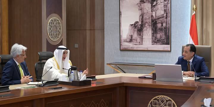 رئيس الوزراء يلتقي وفد الصندوق العربي للإنماء الاقتصادي والاجتماعي 1 رئيس الوزراء يلتقي وفد الصندوق العربي للإنماء الاقتصادي والاجتماعي