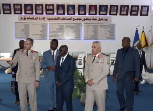 مجمع الصناعات الهندسية لإدارة المركبات بـالقوات المسلحة يستقبل وفد أوغندى