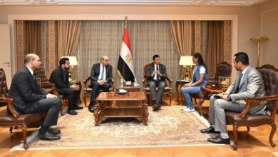 وزيرا الشباب يبحث سبل دعم أبطال الإسكواش المصرى مع وزير الطيران