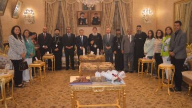 رئيس جامعة جنوب الوادي يهنئ الأنبا شاروبيم بمناسبة عيد القيامة المجيد