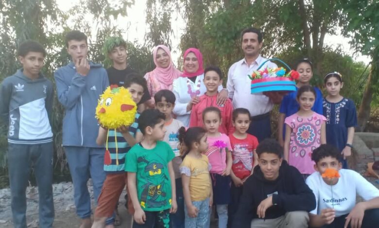 ثقافة الشرقية تحتفل بأعياد الربيع بأحد حقول قرية الجديدة مركز منيا القمح