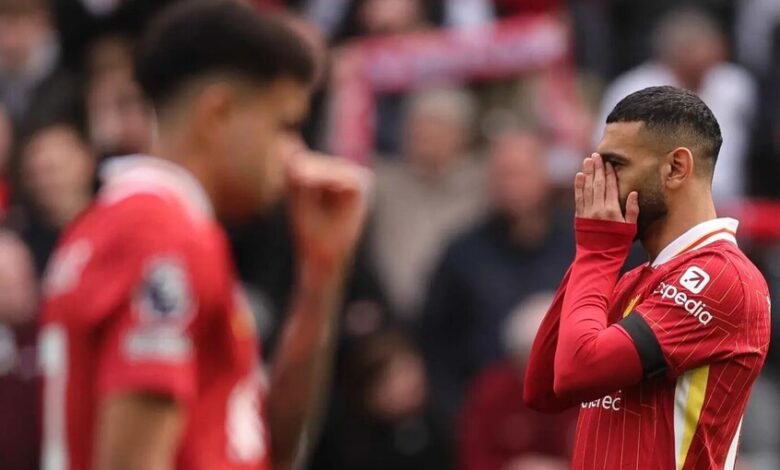 استقبال حار من جماهير ليفربول لمحمد صلاح في أول ظهور له بعد تجديد العقد 1 استقبال حار من جماهير ليفربول لمحمد صلاح في أول ظهور له بعد تجديد العقد