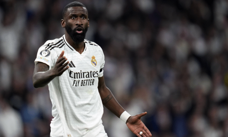 فرض عقوبة قاسية على روديغر مدافع ريال مدريد بسبب سلوكه في مباراة الكلاسيكو 1 فرض عقوبة قاسية على روديغر مدافع ريال مدريد بسبب سلوكه في مباراة الكلاسيكو