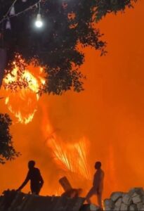 حريق ضخم فى عزبة الرحمة بالإسكندرية و أخر فى ابوقير وجارى حصر الخسائر 2 حريق ضخم فى عزبة الرحمة بالإسكندرية و أخر فى ابوقير وجارى حصر الخسائر