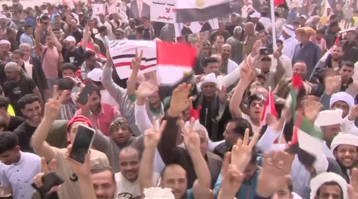 آلاف المصريين يؤكدون في صوت مصري واحد: لا للتهجير وكلنا خلف الرئيس 1 آلاف المصريين يؤكدون في صوت مصري واحد: لا للتهجير وكلنا خلف الرئيس