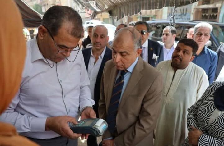 محافظ المنيا يتابع الحملات الرقابية على المخابز والأسواق ضبط 300 بطاقة تموينية مجمعة 1 محافظ المنيا يتابع الحملات الرقابية على المخابز والأسواق ضبط 300 بطاقة تموينية مجمعة