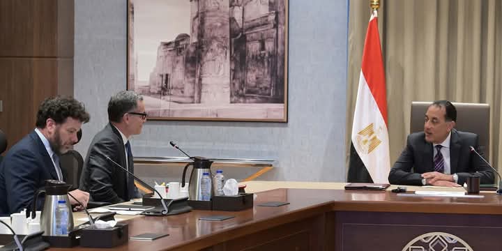 رئيس الوزراء يلتقي الرئيس التنفيذي لمتاجر امازون العالمية والوفد المرافق 1 رئيس الوزراء يلتقي الرئيس التنفيذي لمتاجر امازون العالمية والوفد المرافق