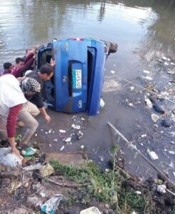 وفاة خمسة وإصابة ثلاثة آخرين بطريق بالدقهلية في حادث سير 