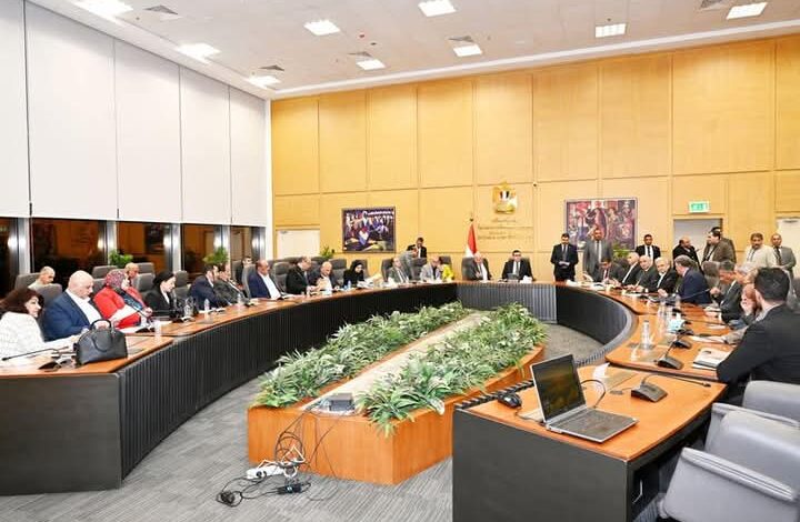 وزير الإسكان يعقد اجتماعه الدوري مع أعضاء البرلمان بمجلسي النواب والشيوخ