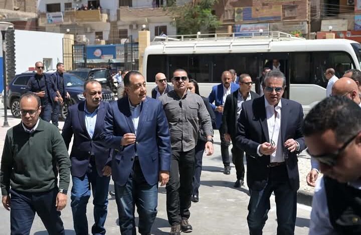 رئيس الوزراء يستهل جولته بمحافظة أسيوط بتفقد مستشفى منفلوط المركزي بعد تطويره 