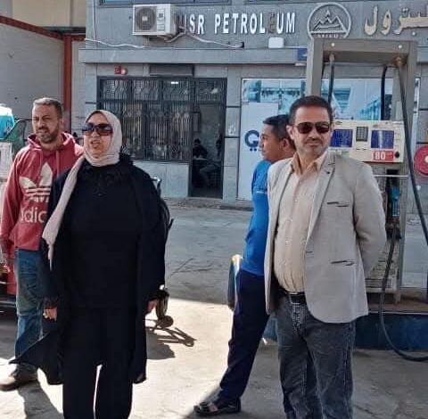 رئيس مدينة القناطر الخيرية تتابع تطبيق التعريفة الجديدة بمواقف السيارات