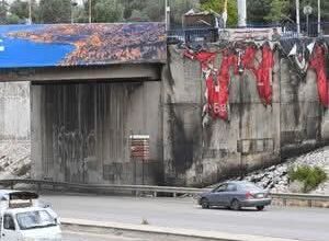 إحراق لافتات حملت شعار عهد جديد في لبنان