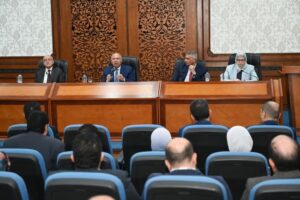 وزير الصناعة يبحث مع محافظي ومستثمري الأقصر وأسوان تحديات المناطق الصناعية 