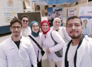 حملة توعوية لطب أسنان القاهرة داخل الحرم الجامعي للحفاظ على صحة الفم والأسنان 