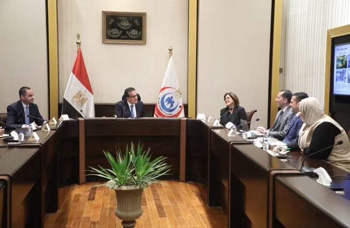 ووزير الصحة يستقبل ممثلي شركة "نوفارتس" لبحث التوسع في خطوط الإنتاج الدوائية المحلية 1 ووزير الصحة يستقبل ممثلي شركة "نوفارتس" لبحث التوسع في خطوط الإنتاج الدوائية المحلية