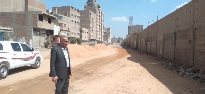 البسيونى" يقوم بجولة تفقدية لمتابعة رصف وتطوير شارعى بهتيم - اسكو و مصرف مسطرد