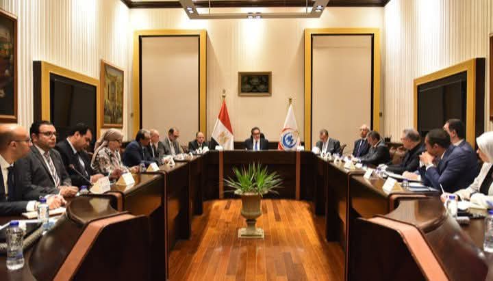 وزير الصحة يترأس اجتماعًا لبحث فرص تعزيز الاستثمارات العالمية في السوق المصري 1 وزير الصحة يترأس اجتماعًا لبحث فرص تعزيز الاستثمارات العالمية في السوق المصري