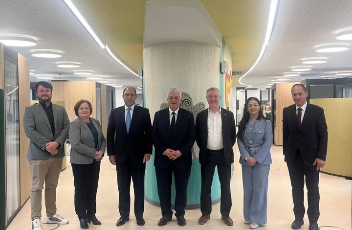وزير التعليم العالي يبحث فرص التعاون مع جامعة ڤي يو بي خلال زيارته لبروكسل