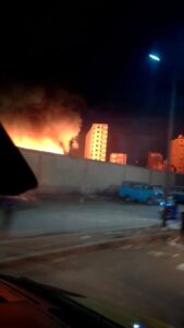 محافظ القاهرة يتابع جهود قوات الحماية المدنية للسيطرة على الحريق بعزبة بلال بحى الشرابية
