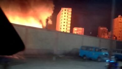 محافظ القاهرة يتابع جهود قوات الحماية المدنية للسيطرة على الحريق بعزبة بلال بحى الشرابية