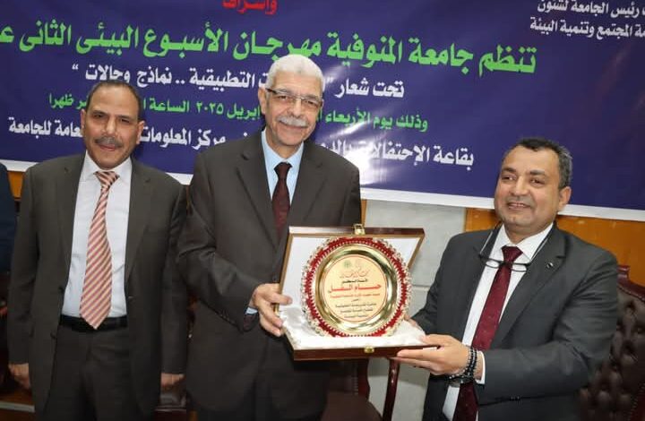 القاصد يكرم الفائزين في مسابقة أفضل المشروعات التطبيقية ضمن فعاليات مهرجان الاسبوع البيئي 12 1 القاصد يكرم الفائزين في مسابقة أفضل المشروعات التطبيقية ضمن فعاليات مهرجان الاسبوع البيئي 12