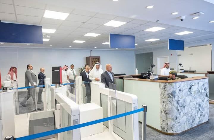 وزير الصناعة ووزير النقل السعودي يتفقدان مشروع نيوم 1 وزير الصناعة ووزير النقل السعودي يتفقدان مشروع نيوم