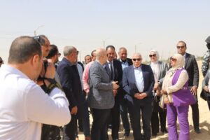 رئيس هيئة تنمية الصعيد ومحافظ بني سويف يتفقدا مشروع مُجمّع الصناعات الغذائية 