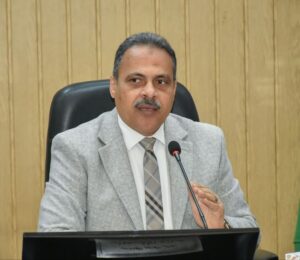 محافظ الشرقية يُتابع أعمال إنشاء حاجز نيوجرسي وتركيب لوحات إرشادية بنزلة الطريق 2 محافظ الشرقية يُتابع أعمال إنشاء حاجز نيوجرسي وتركيب لوحات إرشادية بنزلة الطريق