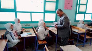 قبيصي" نفذ جولة ميدانية لمتابعة انضباط العملية التعليمية بمدارس إطسا وغرب الفيوم