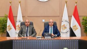 محافظ المنيا يبحث مع وزير الرى آليات حماية نهر النيل وتطوير المنظومة المائية بالمحافظة 2 محافظ المنيا يبحث مع وزير الرى آليات حماية نهر النيل وتطوير المنظومة المائية بالمحافظة