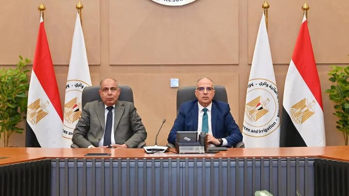 محافظ المنيا يبحث مع وزير الرى آليات حماية نهر النيل وتطوير المنظومة المائية بالمحافظة 1 محافظ المنيا يبحث مع وزير الرى آليات حماية نهر النيل وتطوير المنظومة المائية بالمحافظة