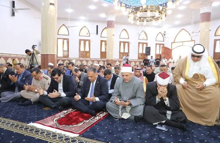 محافظ الشرقية يفتتح ويؤدي صلاة الجمعة مسجد الرحمة بمركز أبو كبير 