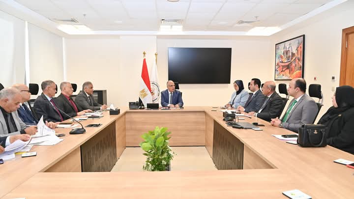 وزير الري يلتقي مجموعة من السادة أعضاء مجلسي النواب والشيوخ لمناقشة طلبات المواطنين 1 وزير الري يلتقي مجموعة من السادة أعضاء مجلسي النواب والشيوخ لمناقشة طلبات المواطنين